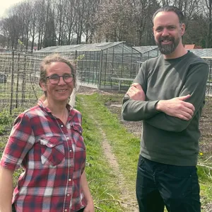 Esther Kuiler & Emile van der Staak op de Ommuurde tuin